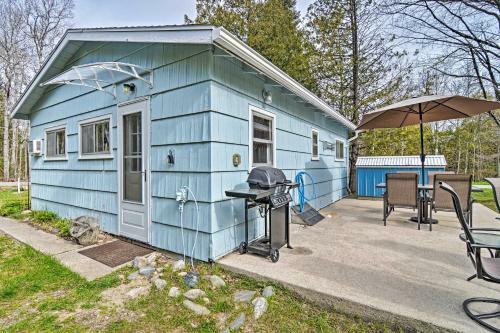 Lake Charlevoix Pet-friendly Cabin Getaway!