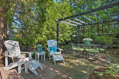 Downtown Home W/ Yard 0.4 Mi To Lake Michigan