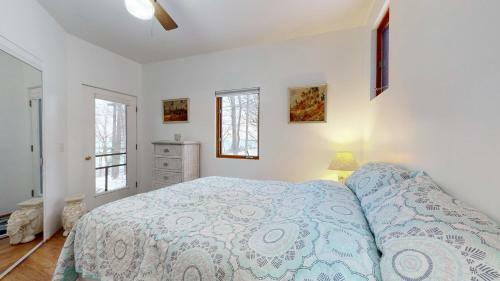 Jacobia Lakefront Retreat