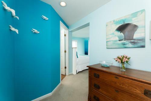 Bed & Breakfast Looking Glass Beachfront Inn