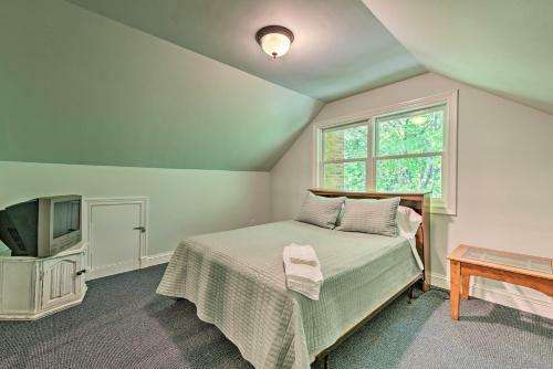 Lakefront Gobles Home With Private Dock And Boats!