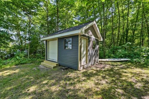 Lakefront Gobles Home With Private Dock And Boats!