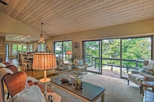 Lakefront Grand Haven House With Deck And Water Toys!