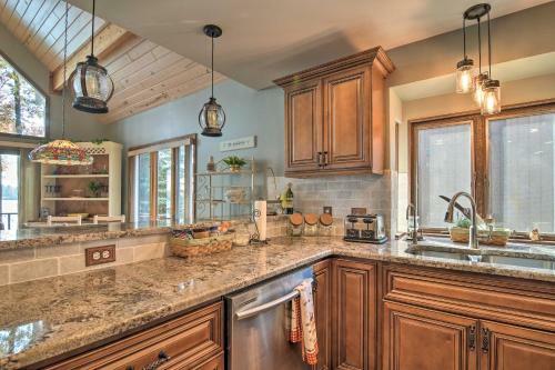 Dream Cottage With Sandy Beach, Dock, Pontoon Rental