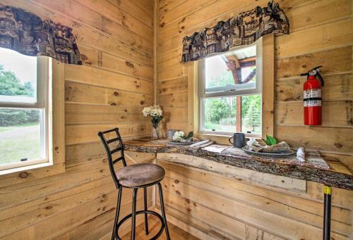 Quiet Cabin With Grill, Pond And Walking Trails!