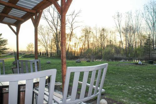 Quiet Cabin With Grill, Pond And Walking Trails!
