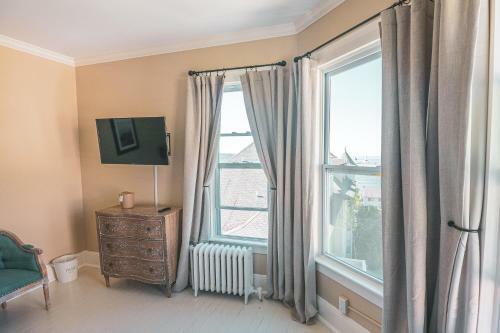 Pine Cottage Bed & Breakfast