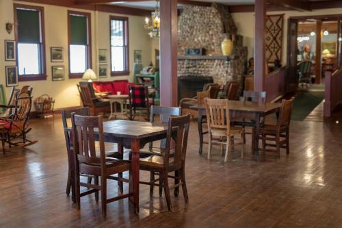 Posada Lakeside Inn