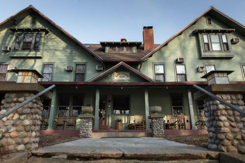Posada Lakeside Inn
