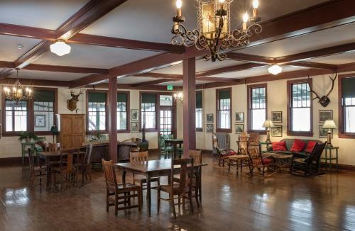 Posada Lakeside Inn