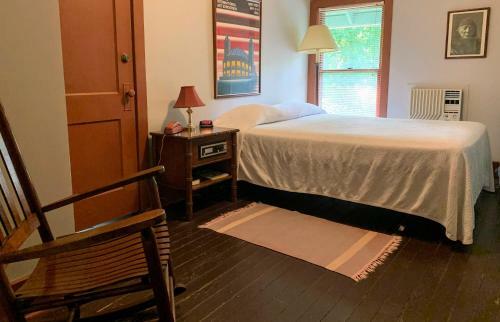 Posada Lakeside Inn