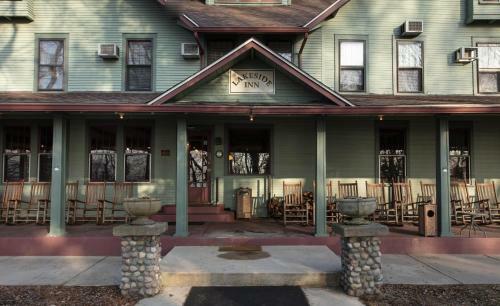 Posada Lakeside Inn