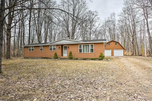 Secluded Mancelona House With Deck And Wooded Views!