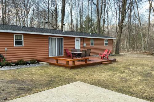 Secluded Mancelona House With Deck And Wooded Views!