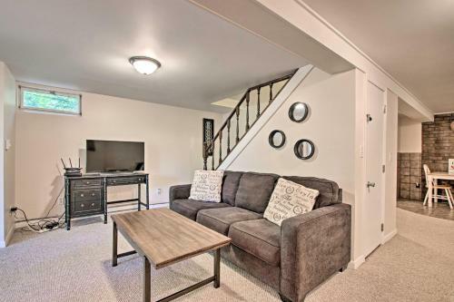 Ludington Cottage With Deck, Yard And Fire Pit!