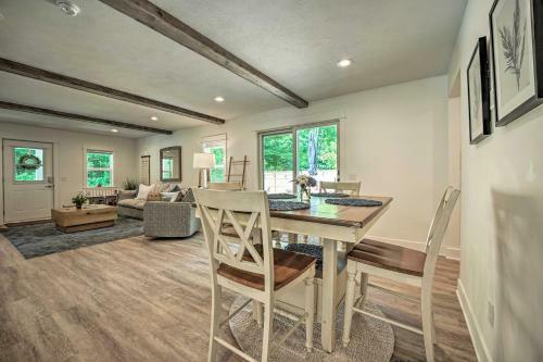 Fully Renovated Home With Fire Pit Walk To Beach
