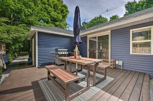Fully Renovated Home With Fire Pit Walk To Beach