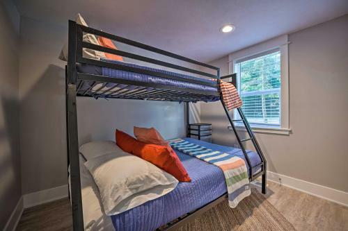 Fully Renovated Home With Fire Pit Walk To Beach