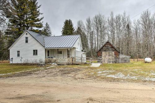 Quaint Farmhouse - Hunt, Fish And Snowmobile!