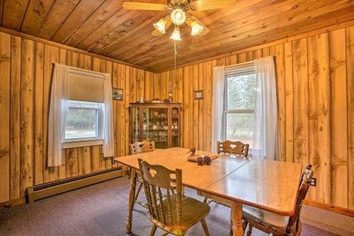 Quaint Farmhouse - Hunt, Fish And Snowmobile!