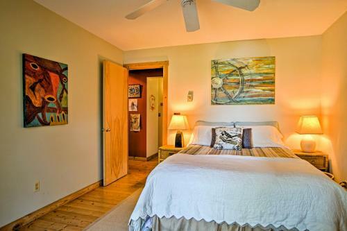 Forested Pentwater Beachhouse-100 Ft To Shore