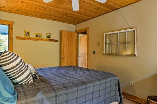 Forested Pentwater Beachhouse-100 Ft To Shore