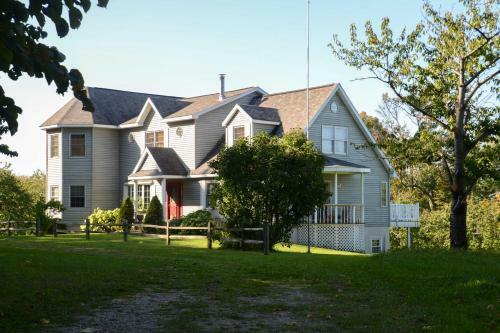 Northport Home With Deck And Panoramic Lake View!