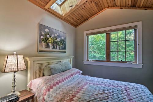 Petoskey Waterfront Cottage With Deck And Grill!
