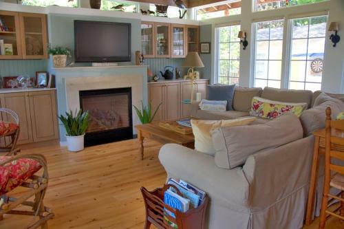 Happy Thoughts Cottage