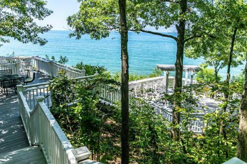Forest Beach Getaway