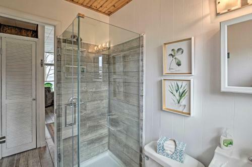 Lakefront Cottage Near Wineries And State Parks