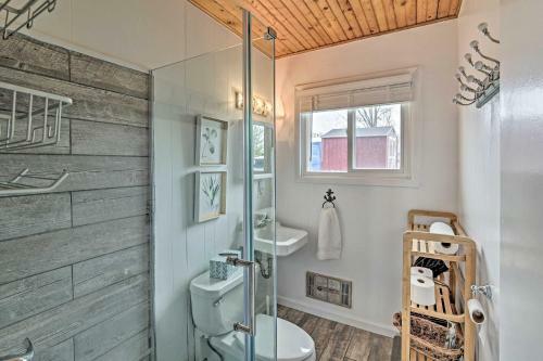 Lakefront Cottage Near Wineries And State Parks