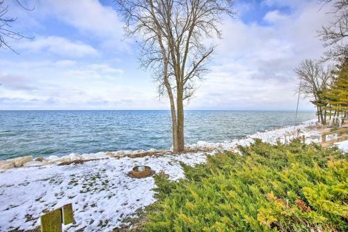 Lakefront Cottage Near Wineries And State Parks