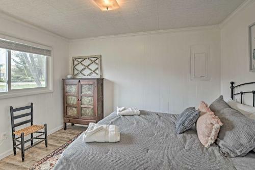 Lakefront Cottage Near Wineries And State Parks