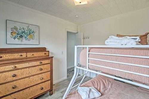 Lakefront Cottage Near Wineries And State Parks