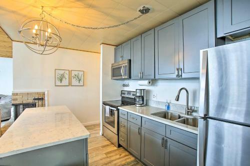 Lakefront Cottage Near Wineries And State Parks