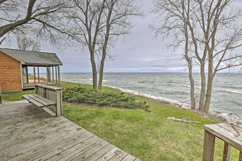 Lakefront Cottage Near Wineries And State Parks