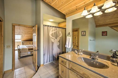 Secluded, Luxury Lodge Less Than 15 Mi To Boyne Mtn!