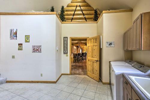 Secluded, Luxury Lodge Less Than 15 Mi To Boyne Mtn!