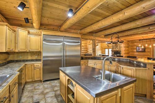 Secluded, Luxury Lodge Less Than 15 Mi To Boyne Mtn!
