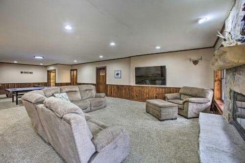 Secluded, Luxury Lodge Less Than 15 Mi To Boyne Mtn!