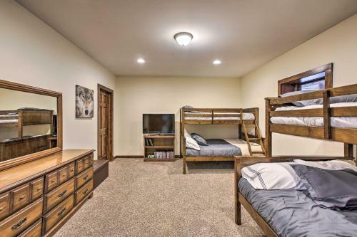 Secluded, Luxury Lodge Less Than 15 Mi To Boyne Mtn!