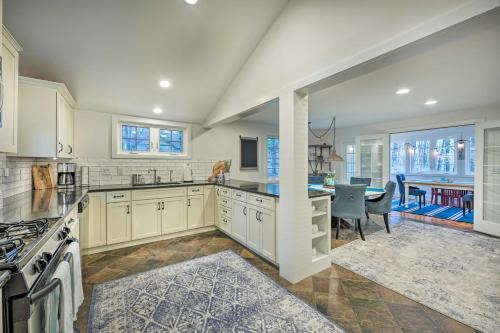Sprawling Retreat With Private Beach Access!
