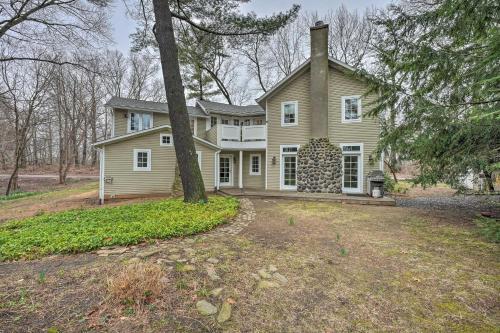 Sprawling Retreat With Private Beach Access!