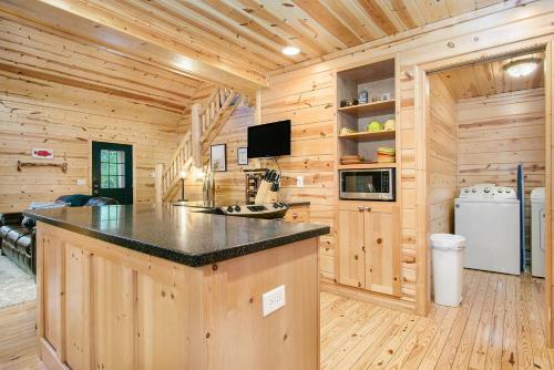 Kingfisher Cove Cabin 27