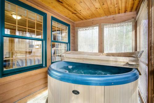 Kingfisher Cove Cabin 27