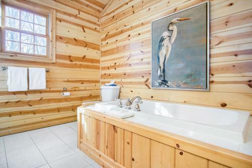 Kingfisher Cove Cabin 27