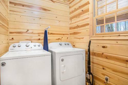 Kingfisher Cove Cabin 27