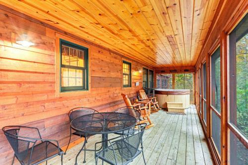 Kingfisher Cove Cabin 16