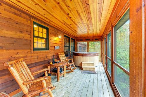 Kingfisher Cove Cabin 16